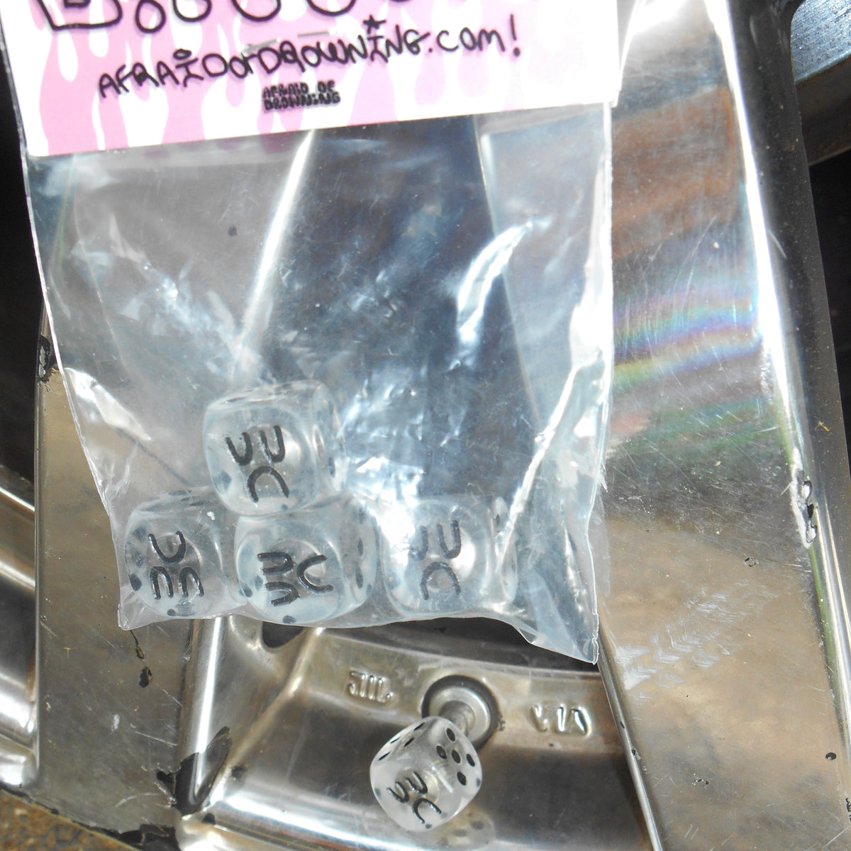 VALVE CAP DICE BOYS - CLEAR ICE SET