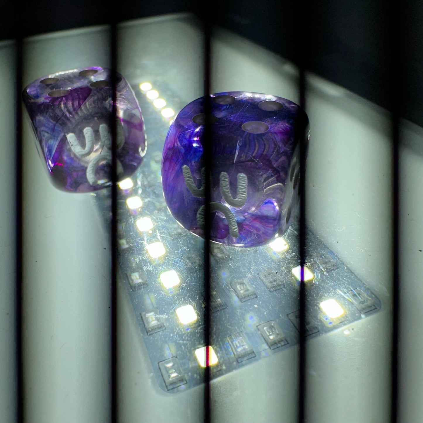 VALVE CAP DICE BOYS - PURPLE SMOKE ( TRANSPARENT )