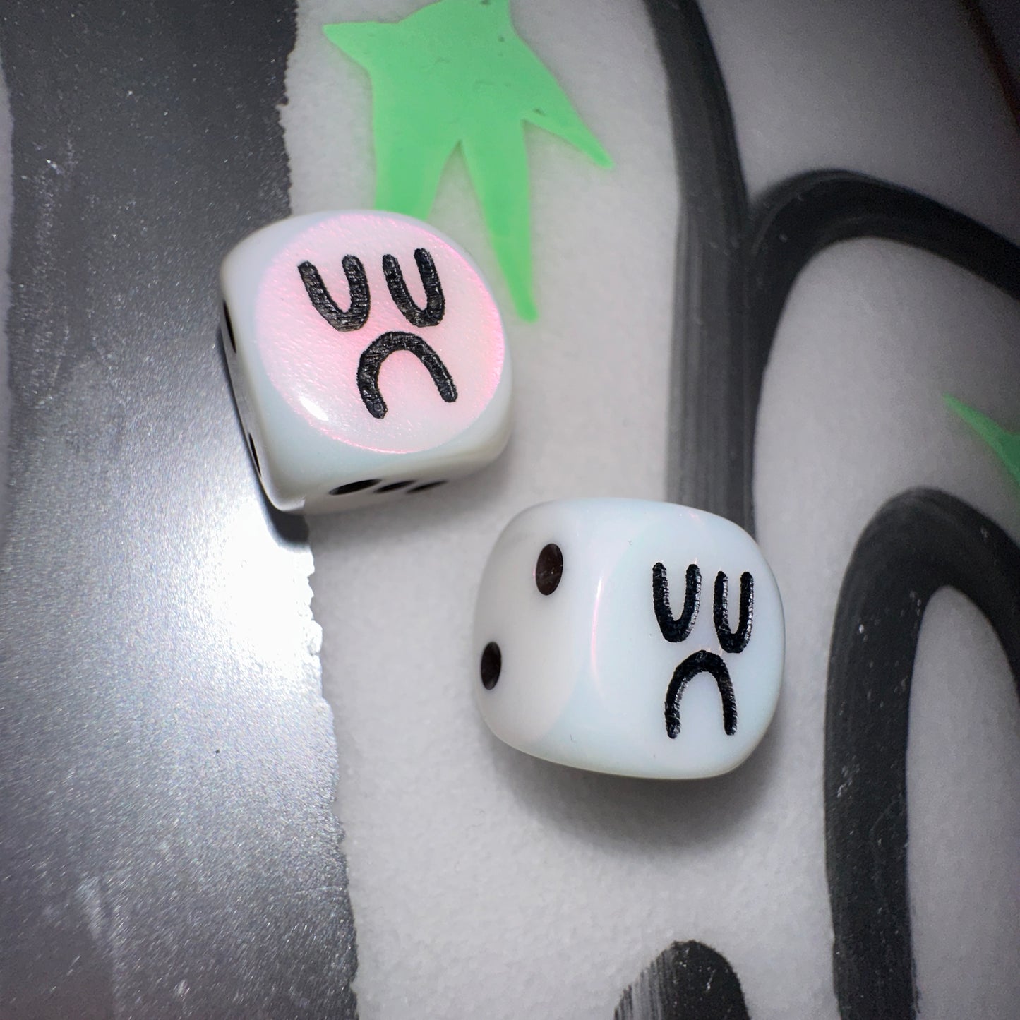 VALVE CAP DICE BOYS - WHITE PINK PEARLESCENT