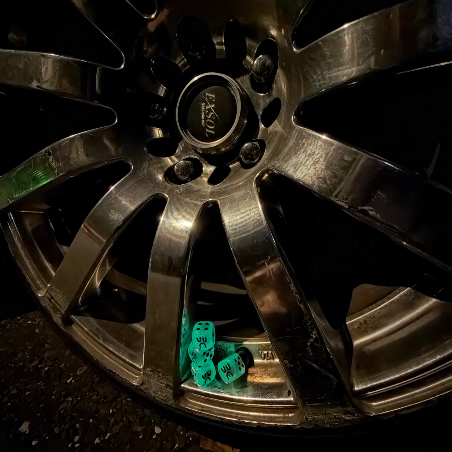 VALVE CAP DICE BOYS - GLOW IN THE DARK CLEAR SET