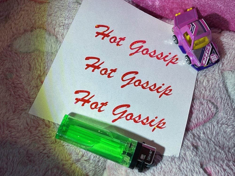 MINI HOT GOSSIP (RC) STICKER
